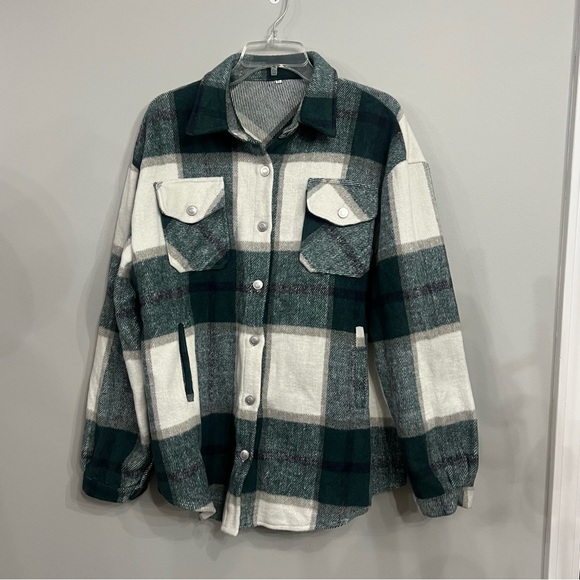 Plaid green plaid Button-Up shacket. Size XL - Picture 1 of 7
